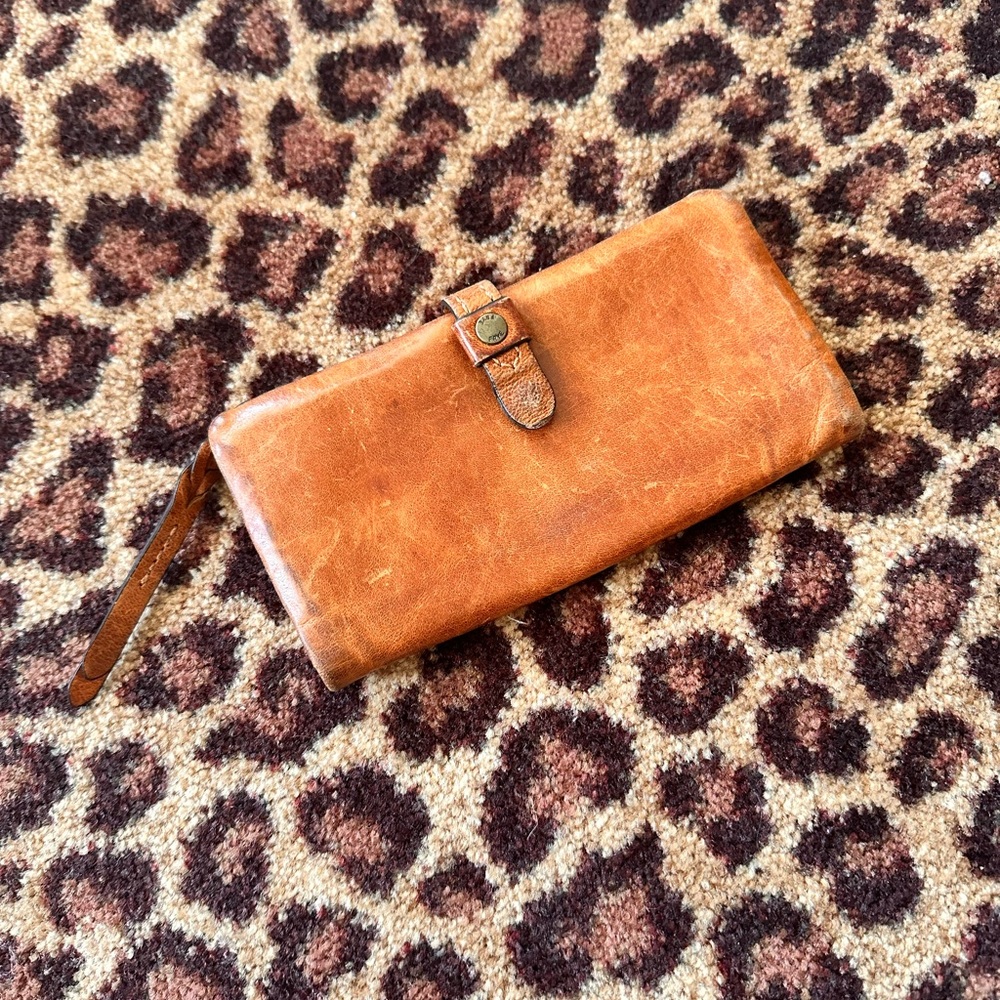 Elegant Tan Leather Clutch